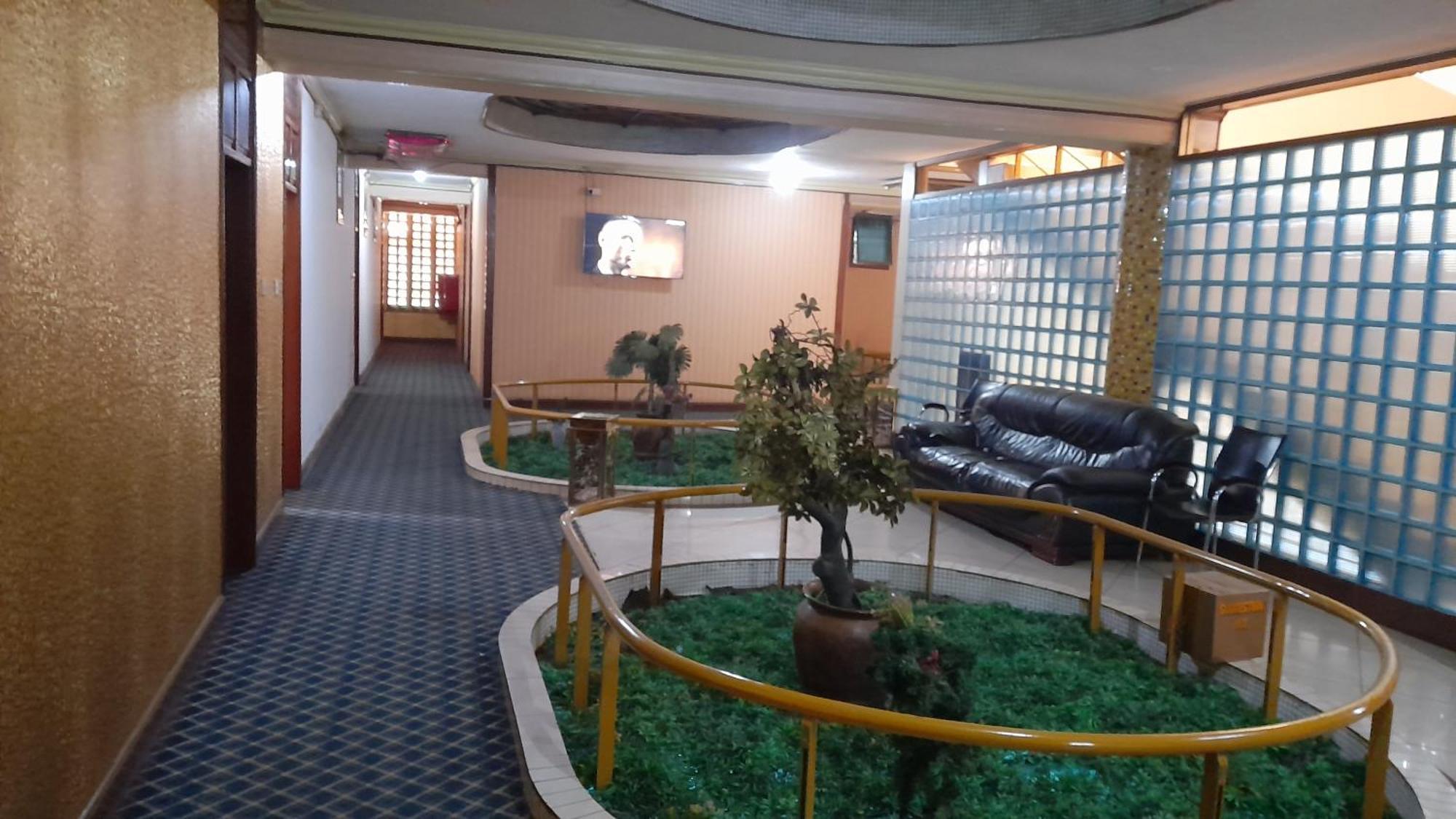 New Jbk Hotel Kampala Eksteriør billede