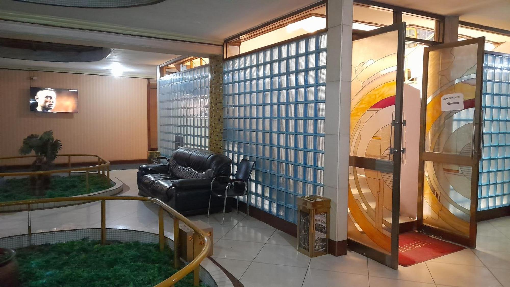 New Jbk Hotel Kampala Eksteriør billede