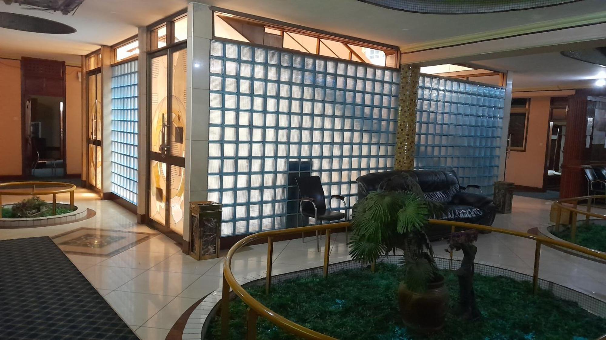 New Jbk Hotel Kampala Eksteriør billede