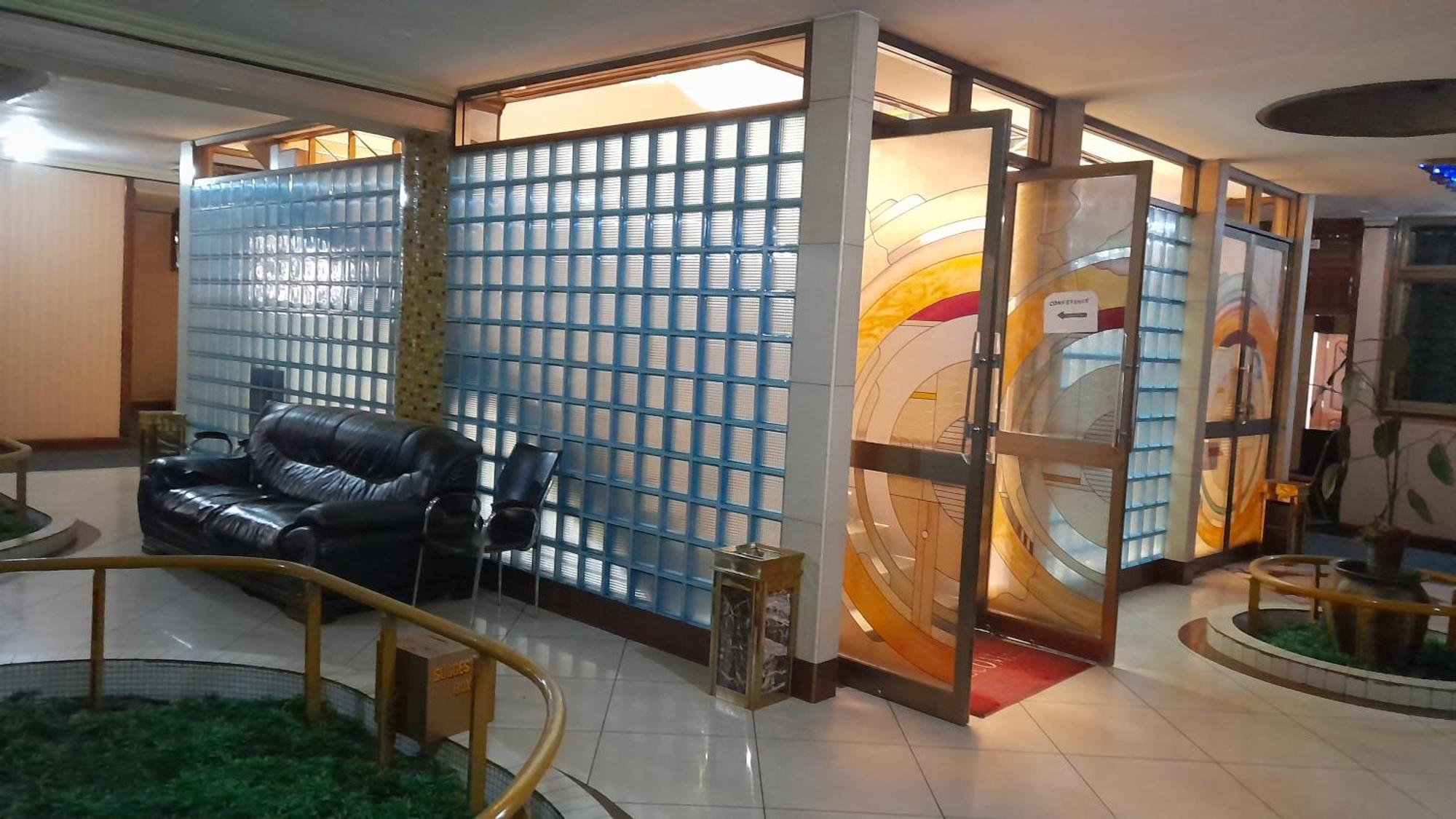 New Jbk Hotel Kampala Eksteriør billede